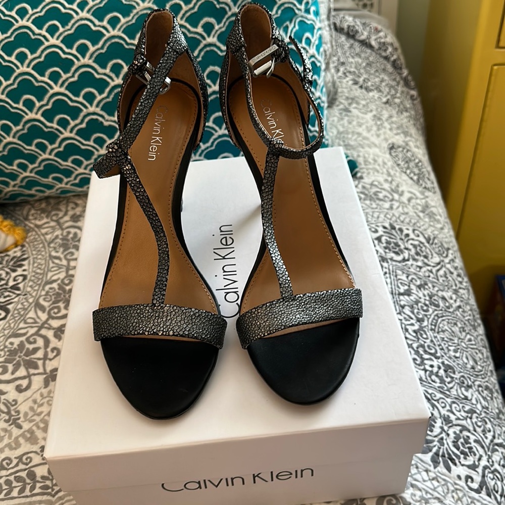 Silver/Shadow Grey Heels